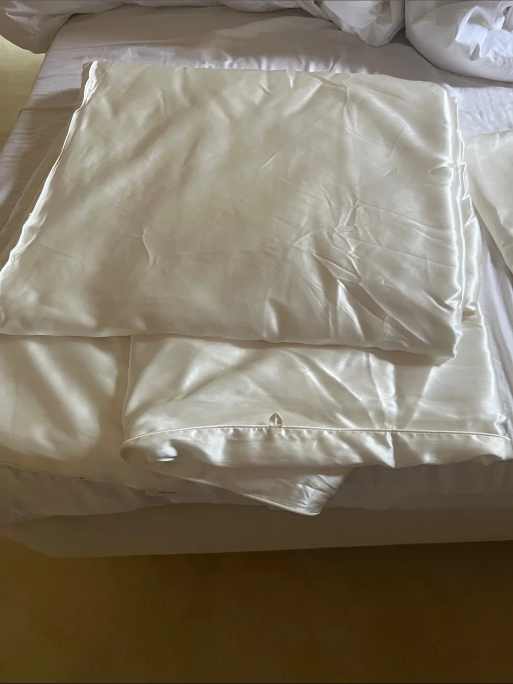 PERLE Silk Twin silk comforter. 100 percent mulberry silk. New with tags.